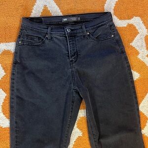 Levi’s woman's 512 skinny perfectly slimming jeans black woman’s size 6